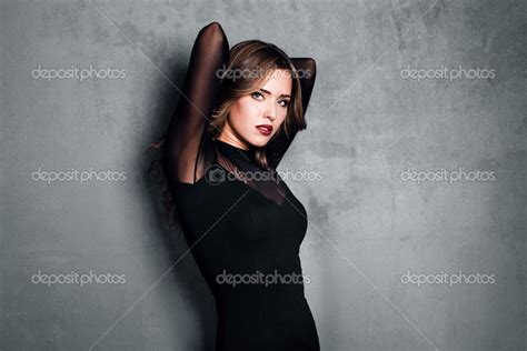 286,170 Sensuous Women Stock Photos & High